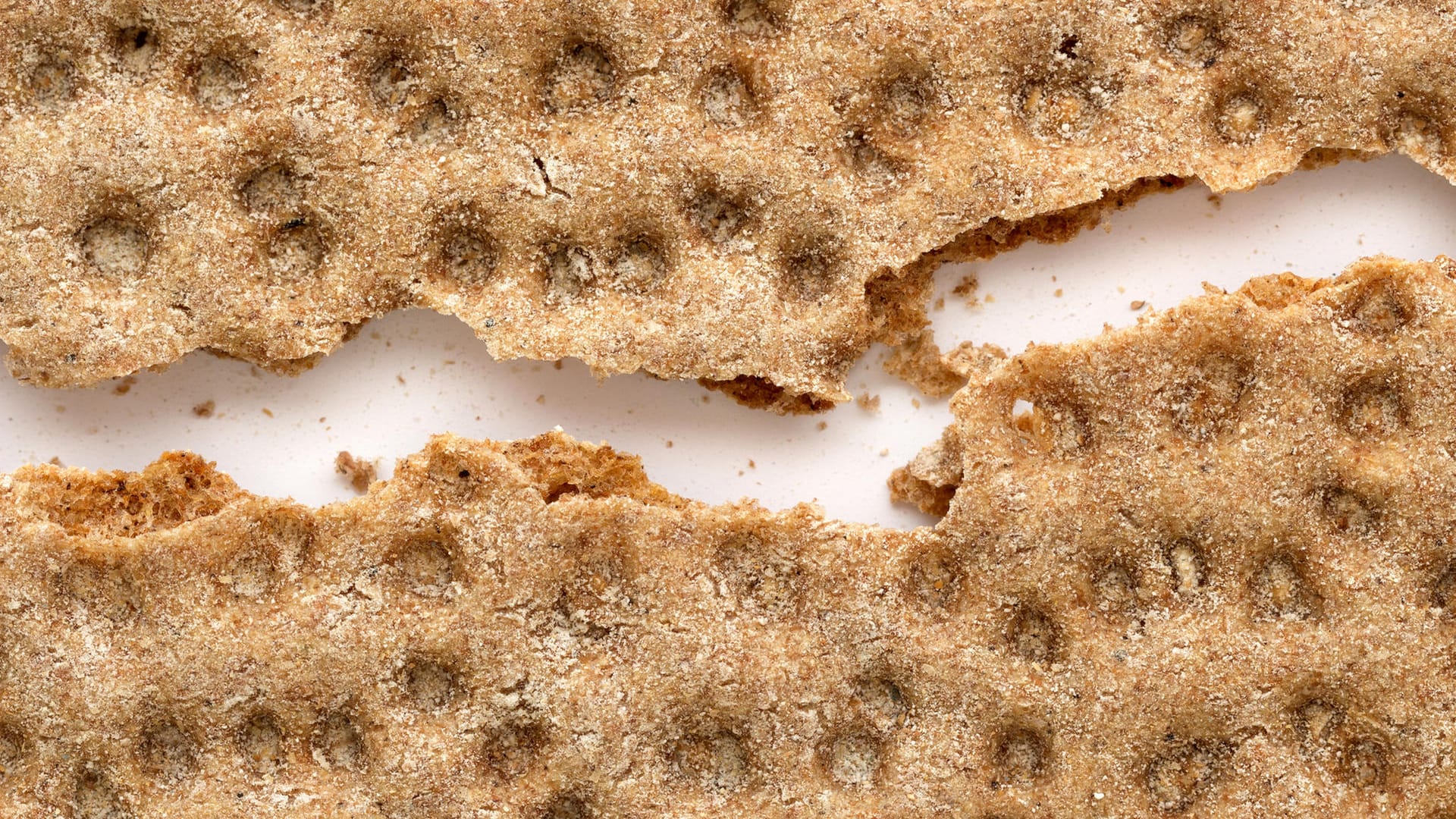 Knäckebrot: Oft steckt in Knäckebrot viel Acrylamid – es kann bei stärkehaltigen Lebensmitteln beim Rösten über 120 Grad Celsius entstehen.