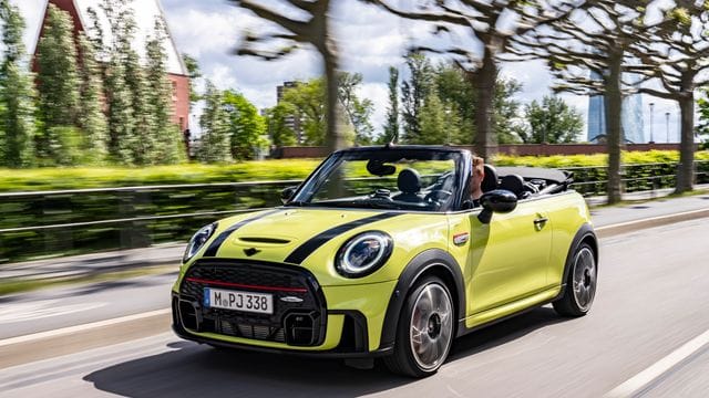 Das überarbeitet Mini Cabrio steht ab 24 900 Euro in der Preisliste. Das überarbeitet Mini Cabrio steht ab 24 900 Euro in der Preisliste.