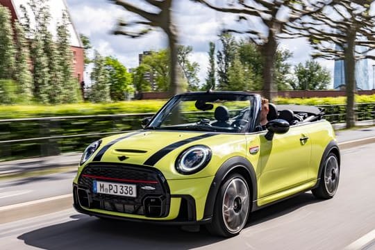 Das überarbeitet Mini Cabrio steht ab 24 900 Euro in der Preisliste.