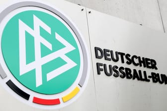 DFB-Sitz in Frankfurt: Beim größten Sportverband der Welt hängt aktuell der Haussegen schief.