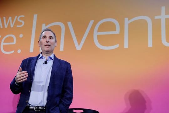 Andy Jassy spricht über eine neue Initiative mit der NFL während der AWS re:Invent 2019.