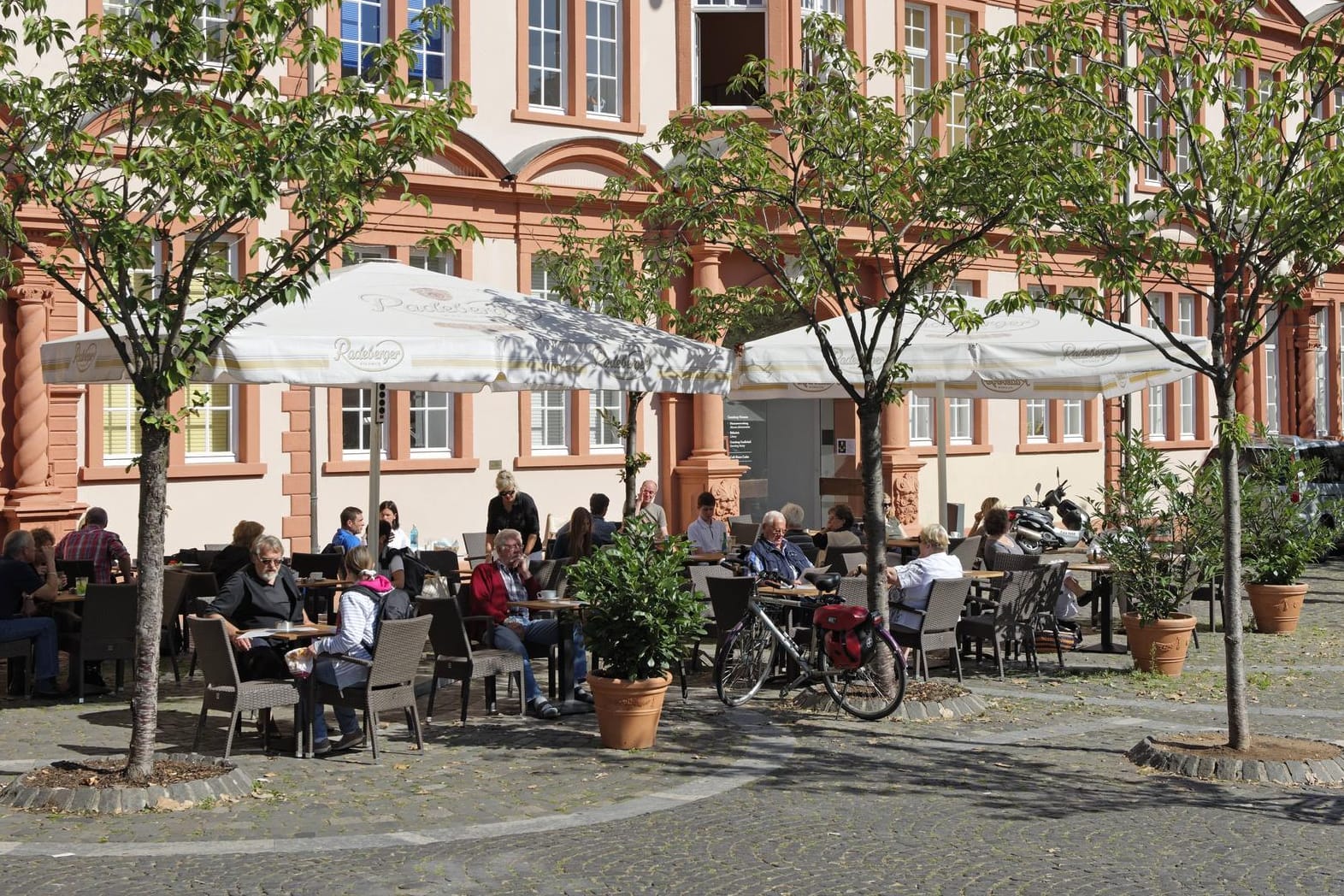 Ab Donnerstag wieder möglich: Mainz öffnet unter anderem Außengastronomie, Handel und Fitnessstudios wieder.
