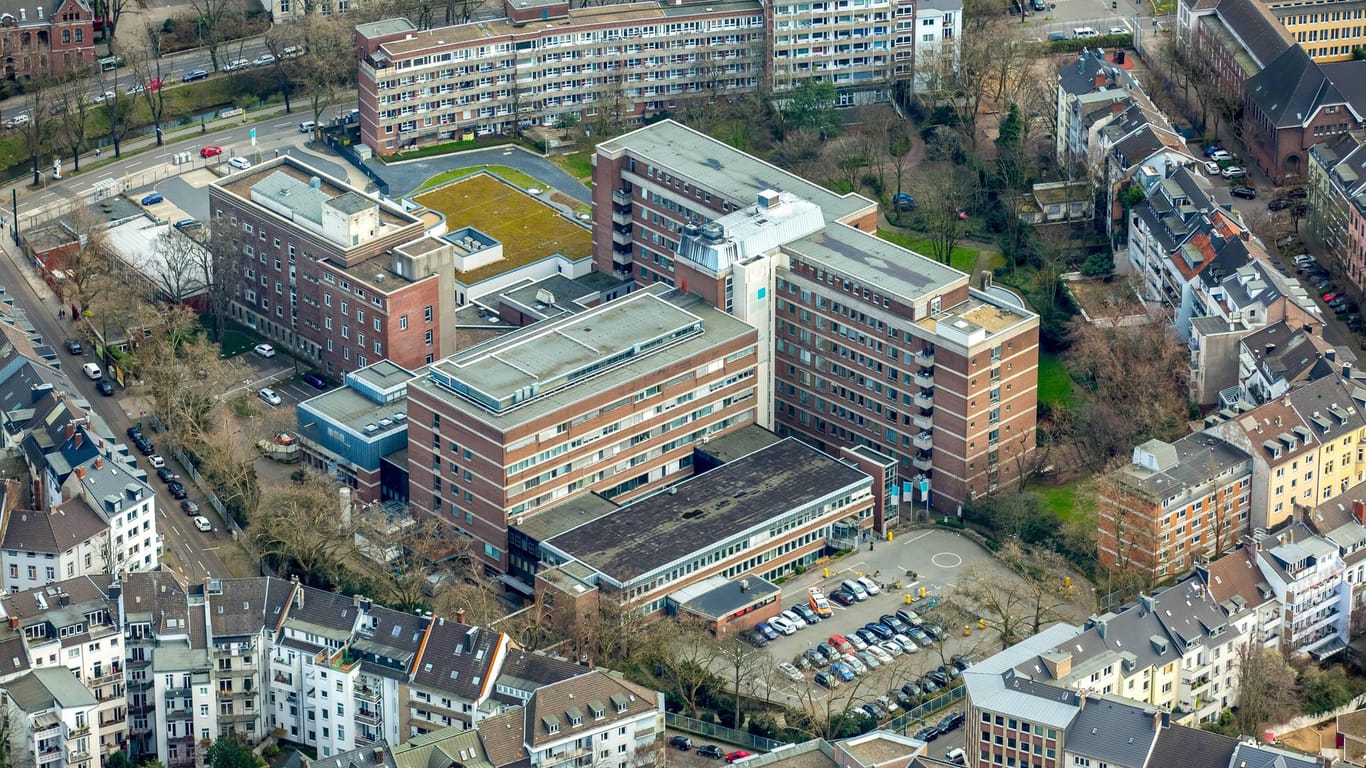 Das Marienhospital in Düsseldorf (Archivbild): Das Feuer auf der Intensivstation konnte schnell gelöscht werden.