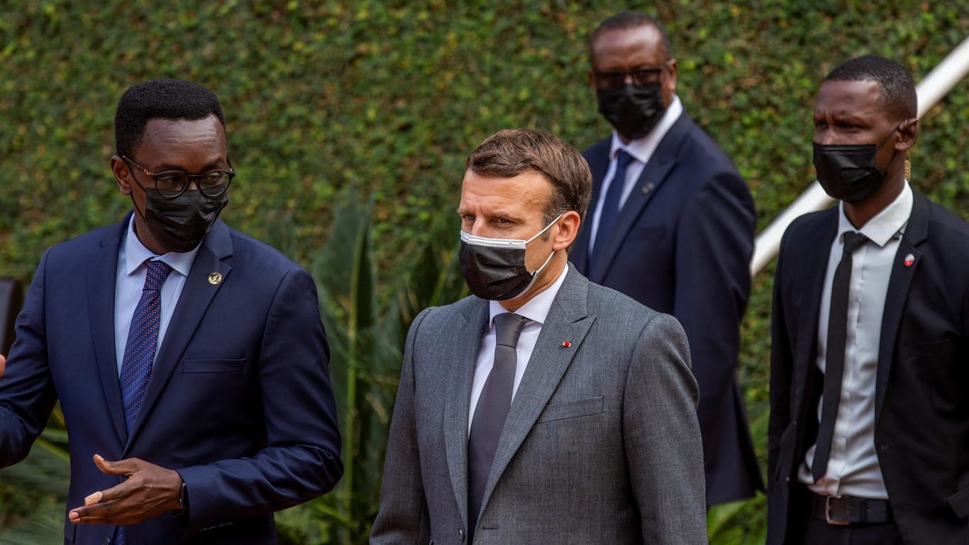 Frankreichs Präsident Emmanuel Macron in Ruanda: Erst vor kurzem war eine Historiker-Kommission zu dem Schluss gekommen, dass beim Völkermord schwere Verantwortung auf Frankreich laste.