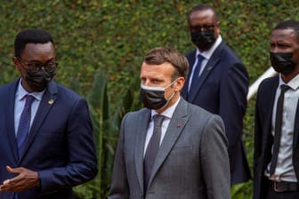 Frankreichs Präsident Emmanuel Macron in Ruanda: Erst vor kurzem war eine Historiker-Kommission zu dem Schluss gekommen, dass beim Völkermord schwere Verantwortung auf Frankreich laste.