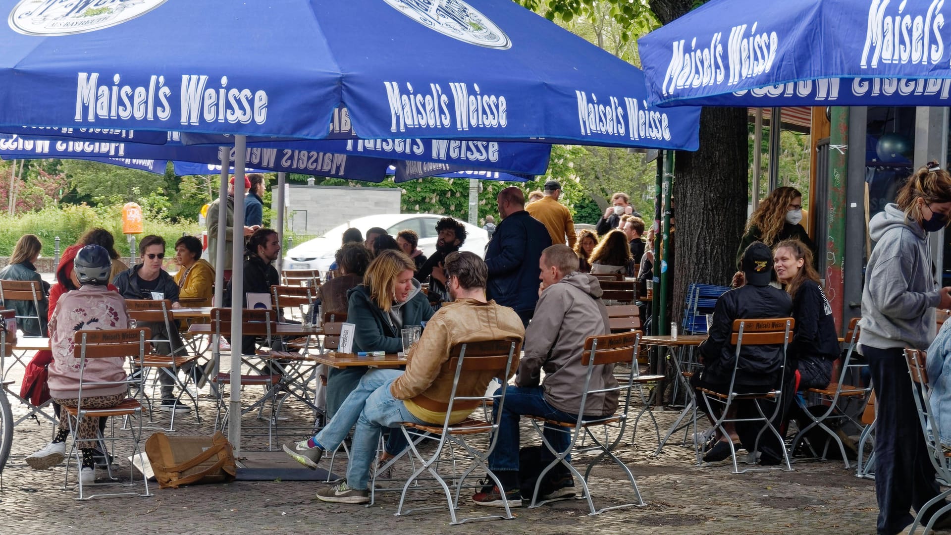 Geöffnete Außengastronomie in Berlin: Vielerorts sind die Corona-Zahlen so sehr gesunken, dass Lockerungen möglich sind.