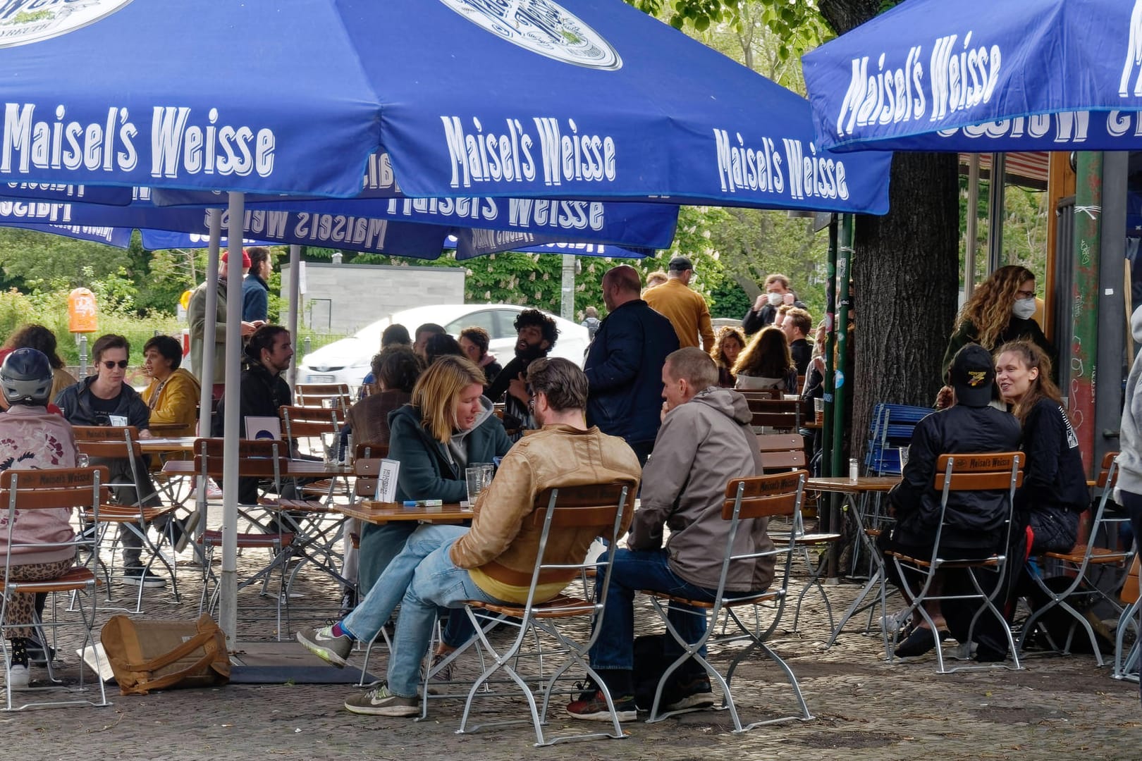 Geöffnete Außengastronomie in Berlin: Vielerorts sind die Corona-Zahlen so sehr gesunken, dass Lockerungen möglich sind.