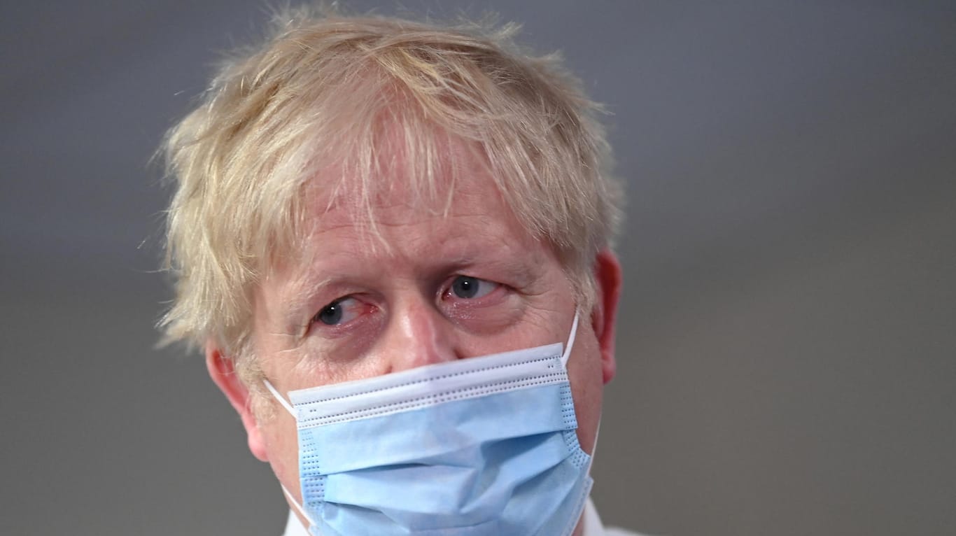 Boris Johnson beim Besuch eines Krankenhauses in Colchester: Der britische Premierminister weist die Kritik seines ehemaligen Beraters zurück.