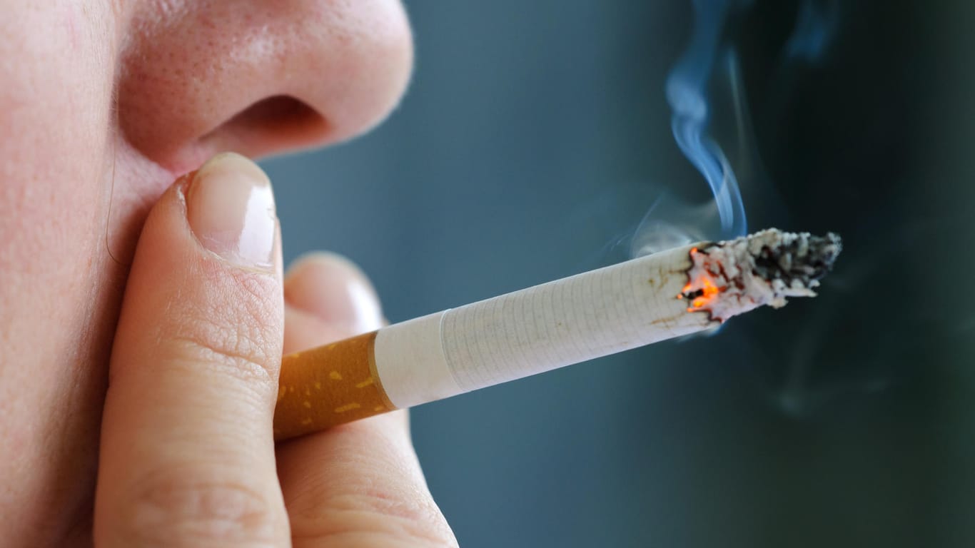 Rauchen: Trotz Aufklärungskampagnen und Warnungen von Ärzten nimmt der Konsum zu.