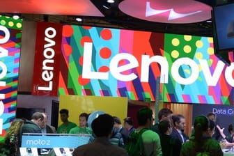 Der Stand des weltgrößten PC-Hersteller Lenovo und seiner Marke Motorola auf dem Mobile World Congress in Barcelona.