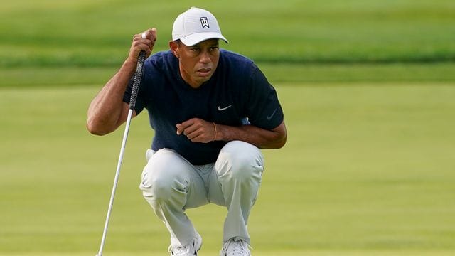 Kommt nach seinem schweren Autounfall langsam wieder auf die Beine: Golf-Superstar Tiger Woods. Kommt nach seinem schweren Autounfall langsam wieder auf die Beine: Golf-Superstar Tiger Woods.