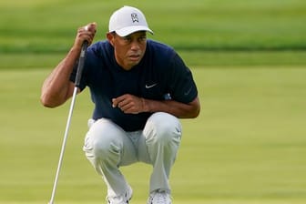 Kommt nach seinem schweren Autounfall langsam wieder auf die Beine: Golf-Superstar Tiger Woods.