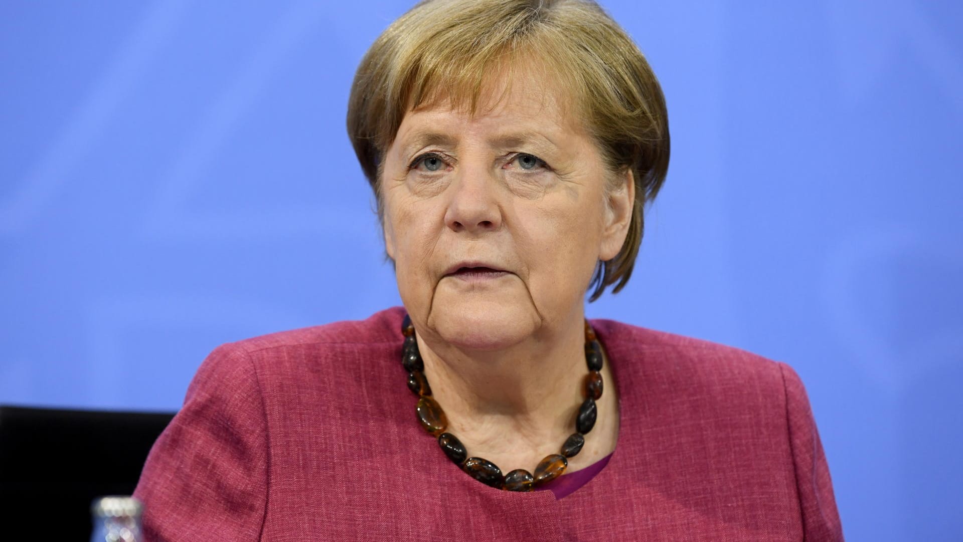 Nach dem Gipfel: Bundeskanzlerin Angela Merkel informiert über die Ergebnisse mit dem Regierenden Bürgermeister von Berlin, Michael Müller und Bayerns Ministerpräsident Markus Söder.