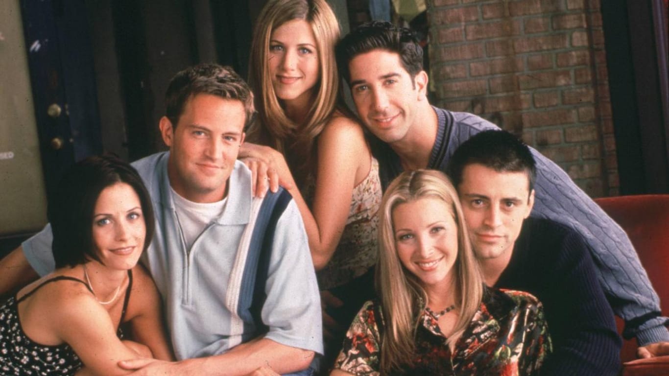 Friends: Courtney Cox, Matthew Perry, Jennifer Aniston, David Schwimmer, und Matt LeBlanc 1997 am Set der Serie.