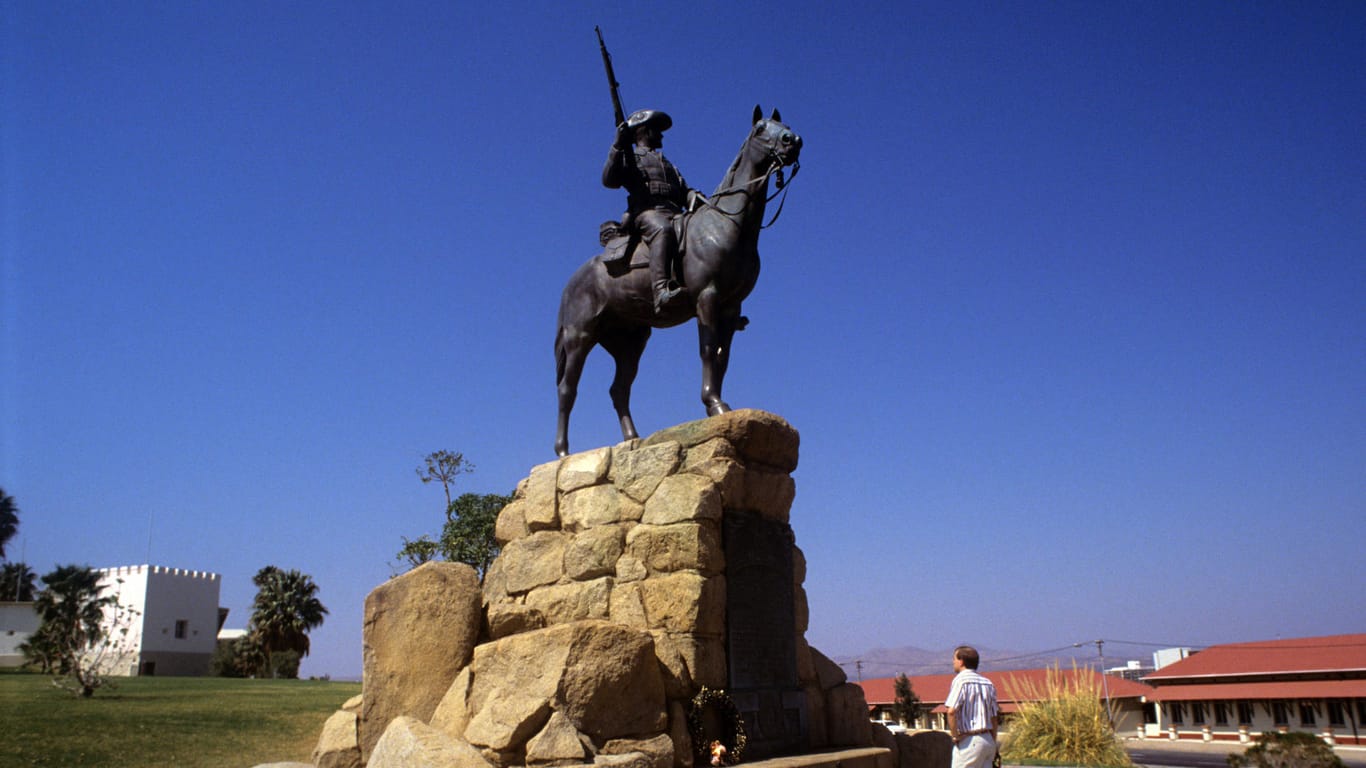 Das "Südwester Reiter" genannte Denkmal der ehemaligen deutschen Schutztruppen in Namibia: Deutschland will sich für seine Kolonialgräueltaten in dem Land entschuldigen.