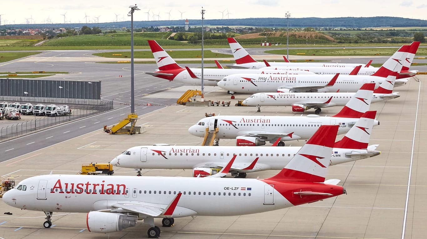 Flugzeuge von Austrian Airlines: Die Fluggesellschaft musste Flüge in die russische Hauptstadt absagen.