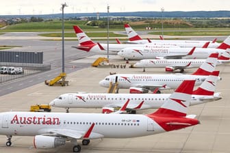 Flugzeuge von Austrian Airlines: Die Fluggesellschaft musste Flüge in die russische Hauptstadt absagen.