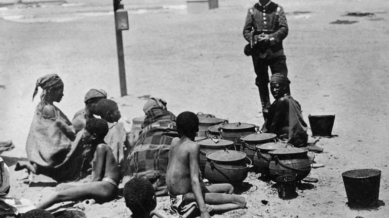 Deutsch-Südwestafrika: Unter furchtbaren Bedingungen wurden die überlebenden Herero eingesperrt.