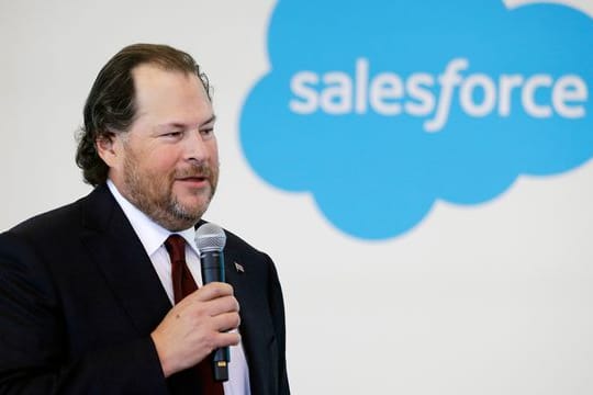 Marc Benioff, Chef von Salesforce, spricht auf einer Pressekonferenz.