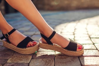 Der Sommer kommt und damit startet auch der Sommerschuh-Sale. Das sind die aktuellen Schuh-Schnäppchen.