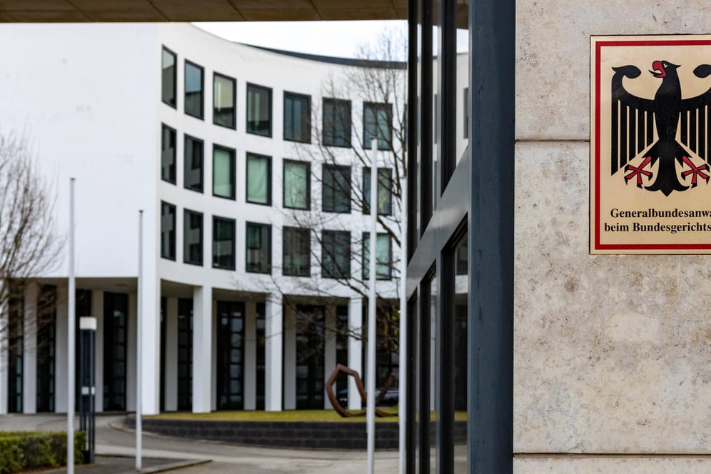Die Generalbundesanwaltschaft beim Bundesgerichtshof in Karlsruhe (Symbolbild): Die vier Angeklagten sollen zu einer größeren militant-linksextremistischen Gruppe gehört haben.
