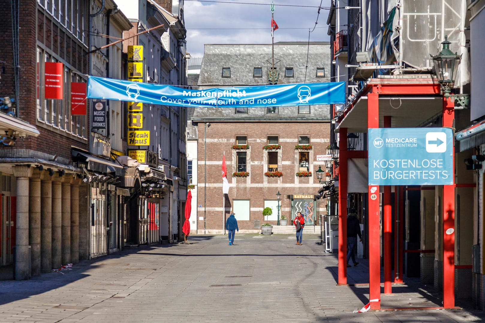 Die Bolkerstraße in der Düsseldorfer Altstadt: Auf der Partymeile ist weiterhin nichts los.