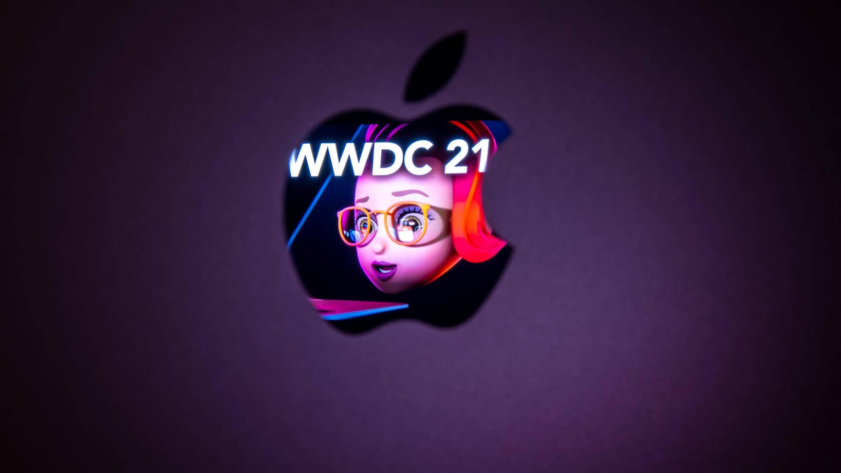Die Einladung zur WWDC spiegelt sich im Apple-Logo: Was auf der Entwicklerkonferenz im Juni gezeigt werden könnte Die Einladung zur WWDC spiegelt sich im Apple-Logo: Was auf der Entwicklerkonferenz im Juni gezeigt werden könnte