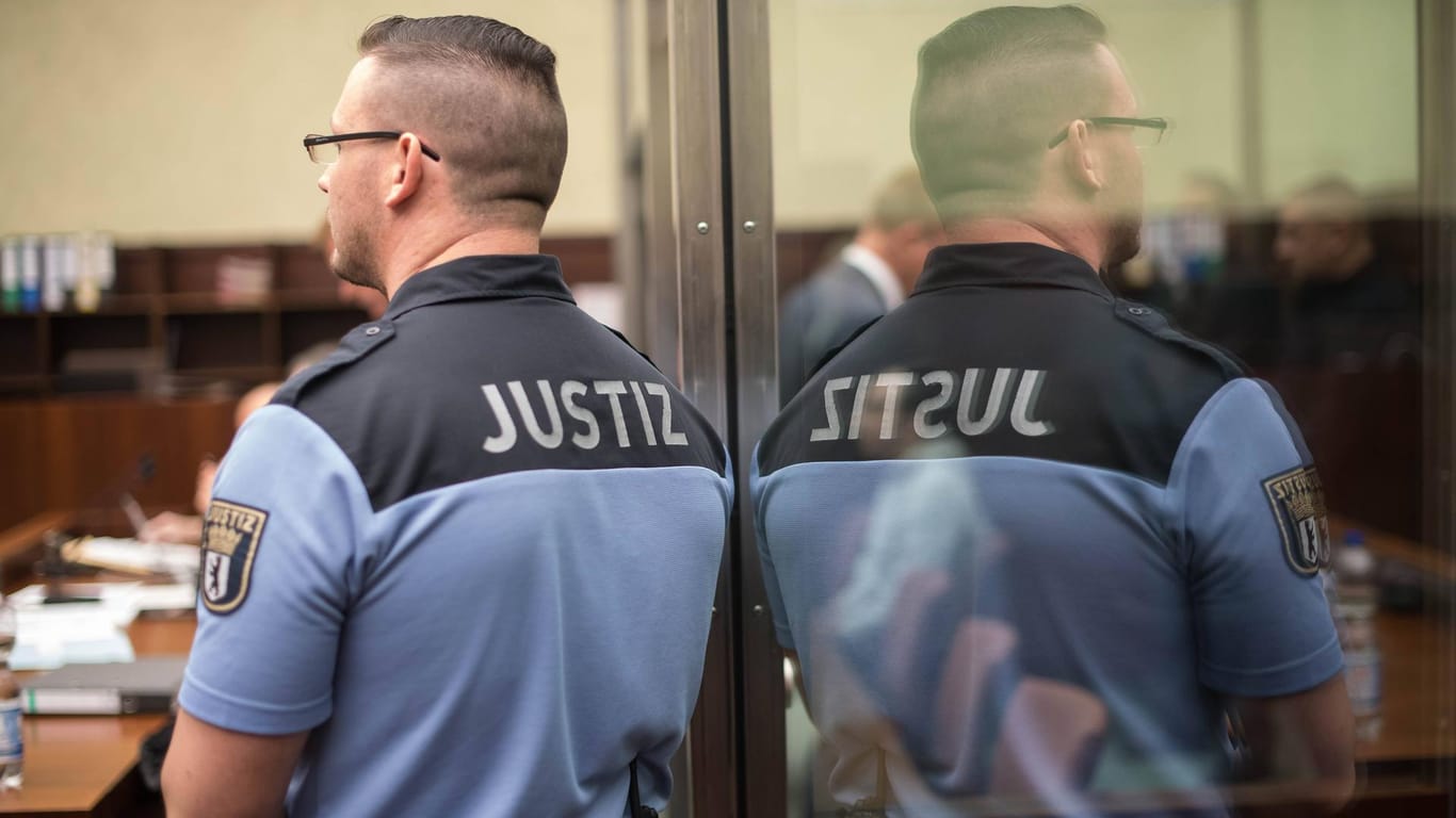 Justizbeamter in einem Gericht: In Frankfurt wurde eine IS-Rückkeherin verurteilt.