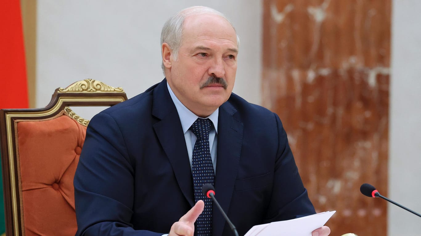 Alexander Lukaschenko bei einem Treffen der Gemeinschaft Unabhängiger Staaten: Der belarussische Machthaber hat eine Bombendrohung der Hamas für die erzwungene Notlandung eines Flugzeugs in Minks verantwortlich gemacht.