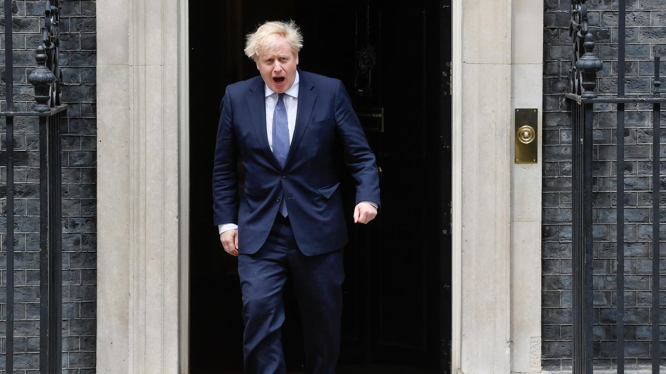 Boris Johnson vor der Downing Street No.10 in London: Großbritanniens Premierminister war wegen Luxusrenovierungen seiner Dienstwohnung in Kritik geraten.