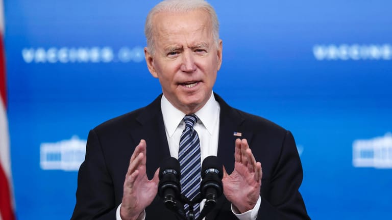 Joe Biden: Der US-Präsident mahnt: "Der Kampf gegen das Virus ist nicht vorbei."