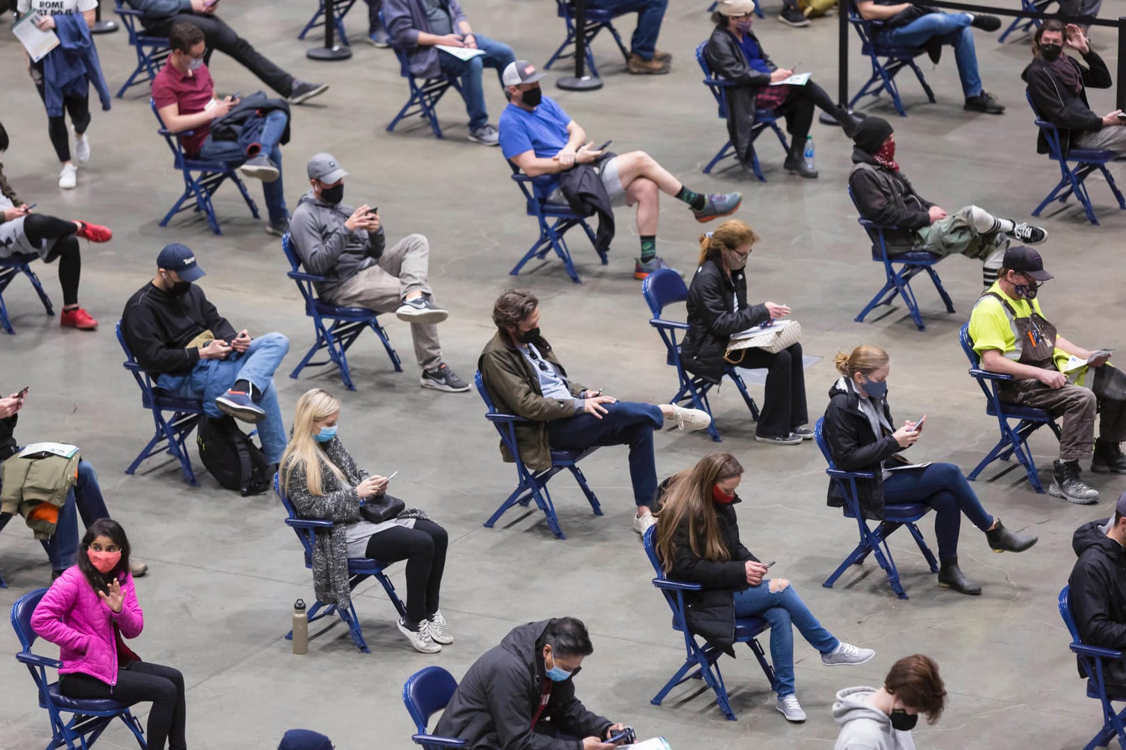 Wartebereich in Seattle: Etwa die Hälfte der Bevölkerung in den USA ist vollständig geimpft.