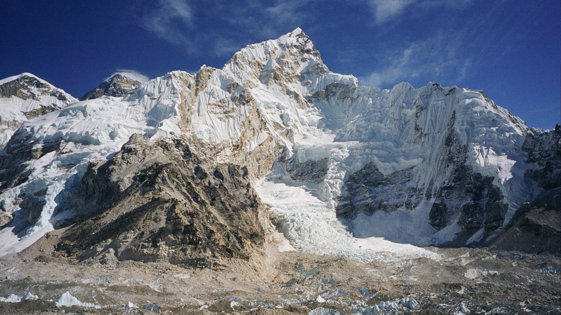 Mount Everest: Der Berg im Himalaya gilt als der größte Berg der Welt. Mount Everest: Der Berg im Himalaya gilt als der größte Berg der Welt.