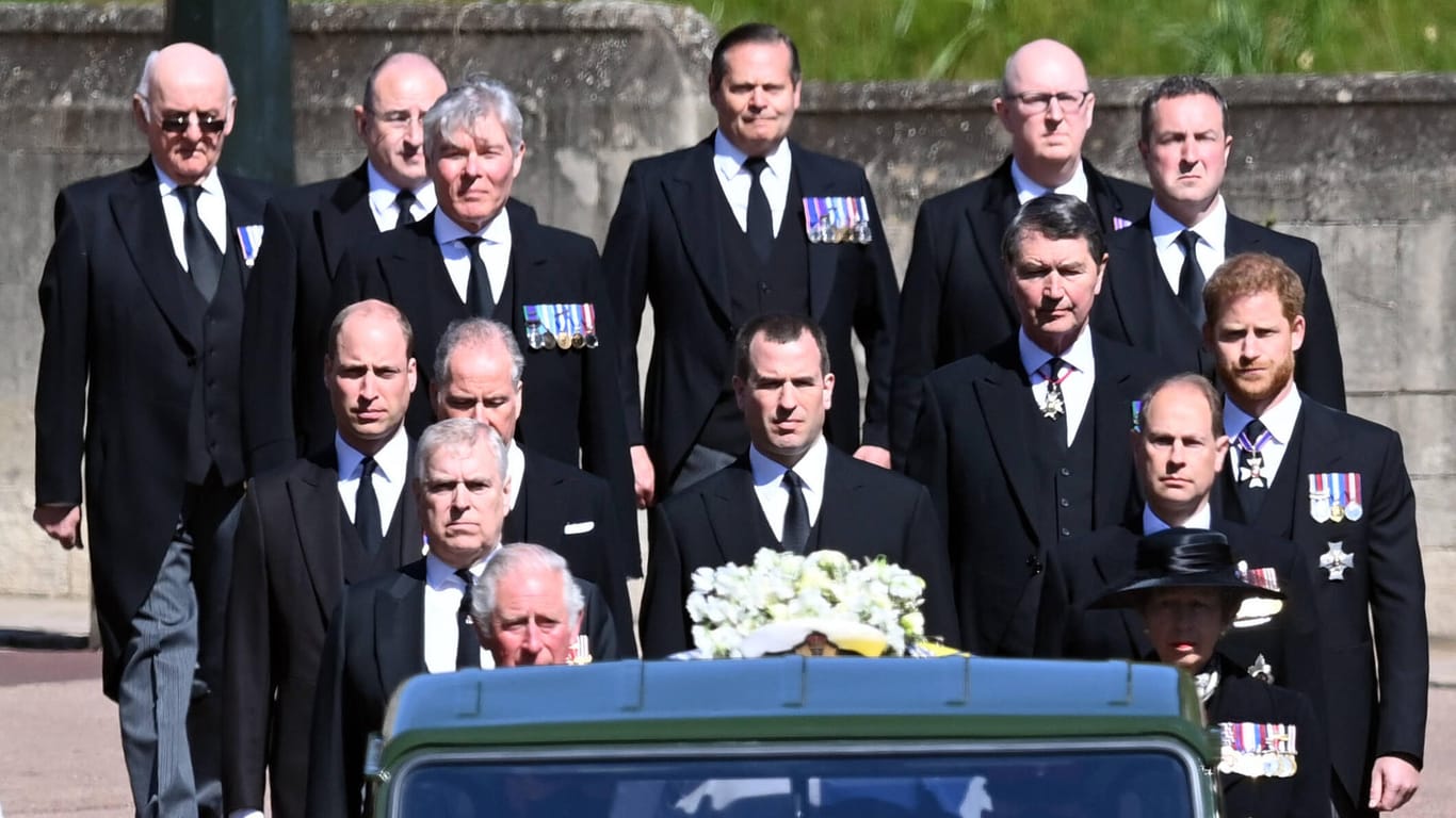 Trauerfeier für Prinz Philip: William Henderson (2. von links oben), Archie Miller-Bakewell (rechts davor) und Stephen Niedojadlo (2. von rechts oben) standen hinter den Verwandten.