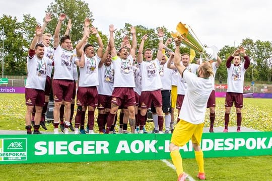 DDR-Rekordmeister BFC Dynamo bejubelt den Sieg im Berliner Landespokal.