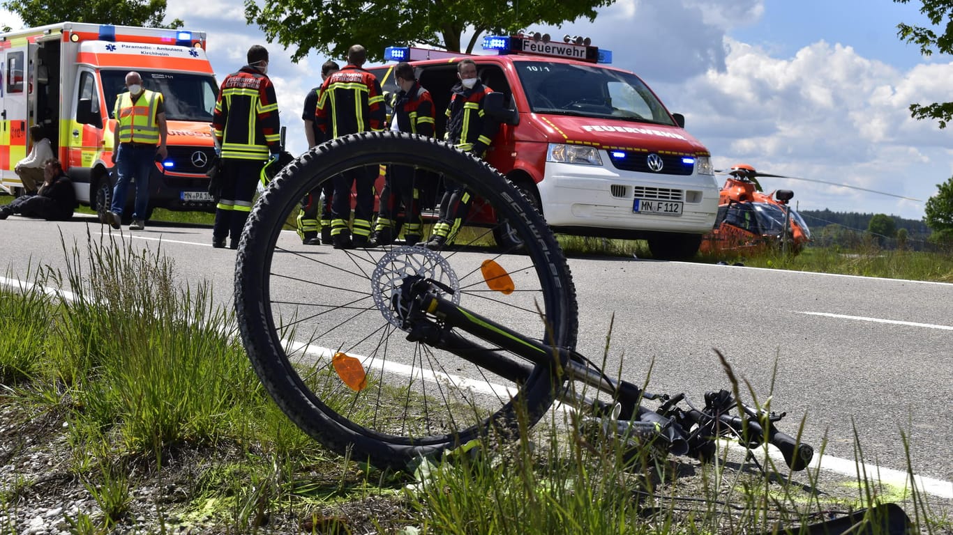 Die Unfallstelle: In Bayern sind zwei Menschen bei einem Verkehrsunfall gestorben.