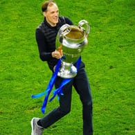 Am Ziel: Thomas Tuchel mit dem Champions-League-Pokal.