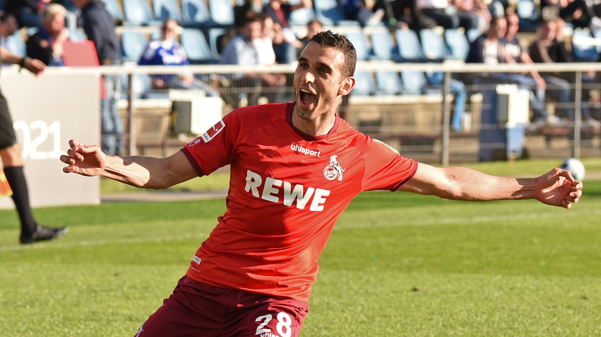 Ellyes Skhiri jubelt nach dem 1:5: Köln schafft den Klassenerhalt.