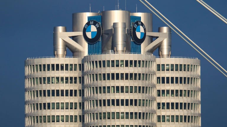 BMW-Konzernzentrale (Symbolbild): Viele Dax-Konzerne planen noch keine Rückkehr ins Büro.