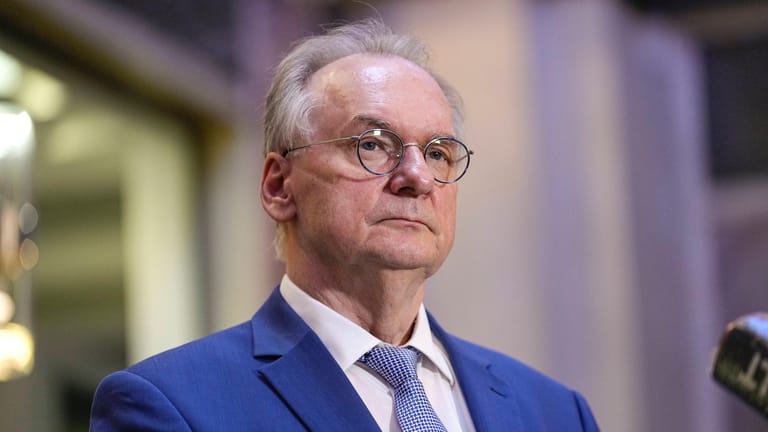 Reiner Haseloff (CDU): Sachsen-Anhalts Ministerpräsident verbucht mäßige Werte. Schuld hat aus seiner Sicht die Politik im Bund.