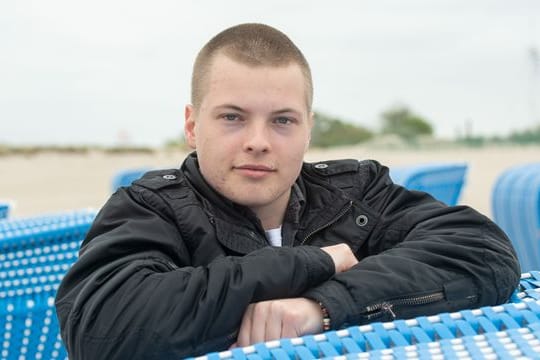 Gabriel Kelly, der Sohn von Angelo Kelly, am Strand von Warnemünde an der Ostsee.