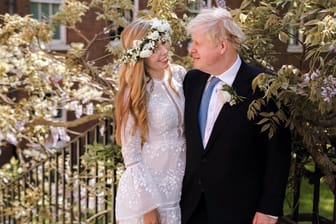 Boris Johnson: Der britische Premierminister und Carrie Johnson im Garten von Downing Street Nr. 10 nach ihrer Hochzeit am 29. Mai 2021.