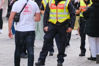 Mitarbeiter des Ordnungsamts auf Streife in Düsseldorf: Immer häufiger werden Kontrollierte gewalttätig, beklagen Ämter.