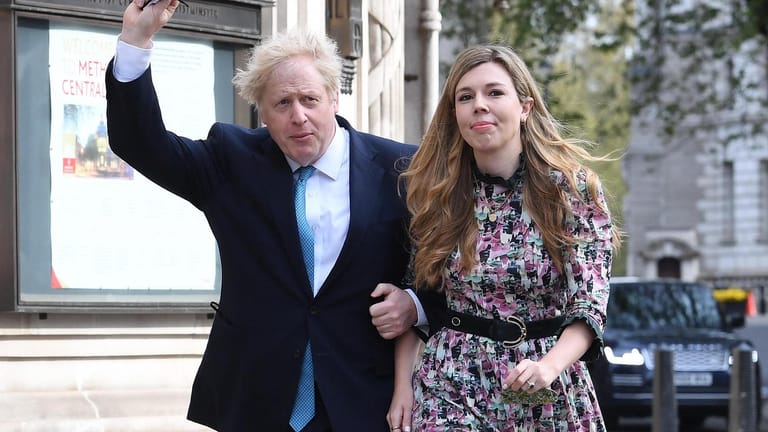 Boris Johnson: Der Premier von Großbritannien und seine Verlobte Carrie Symonds am 6. Mai in London.