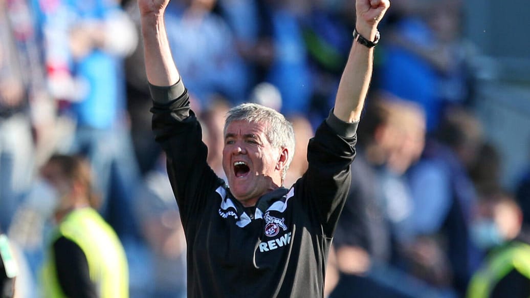 Friedhelm Funkel jubelt: Der FC-Trainer geht in den Ruhestand.