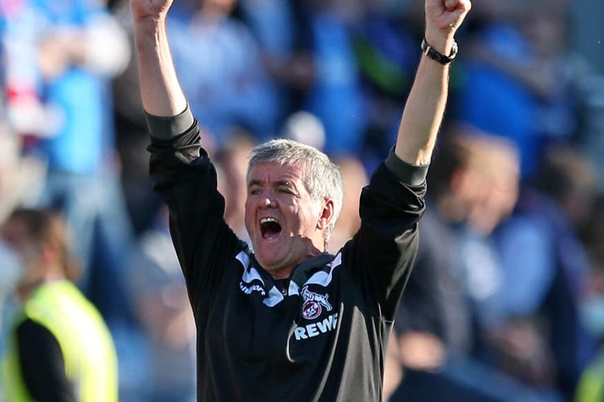 Friedhelm Funkel jubelt: Der FC-Trainer geht in den Ruhestand.