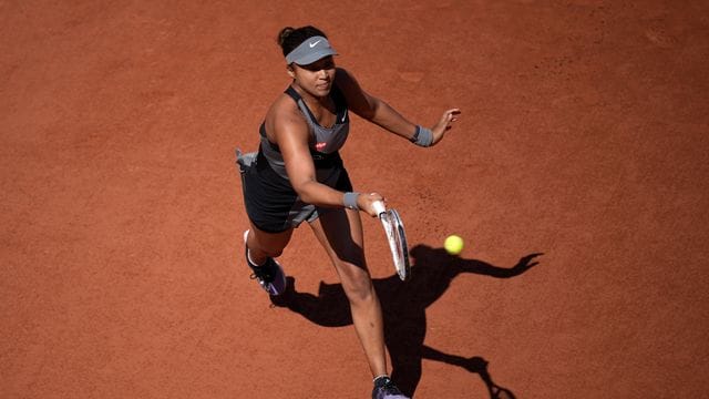 Gewann in Paris ihr Auftaktmatch und kam nicht wie gefordert zur Pressekonferenz: Naomi Osaka. Gewann in Paris ihr Auftaktmatch und kam nicht wie gefordert zur Pressekonferenz: Naomi Osaka.