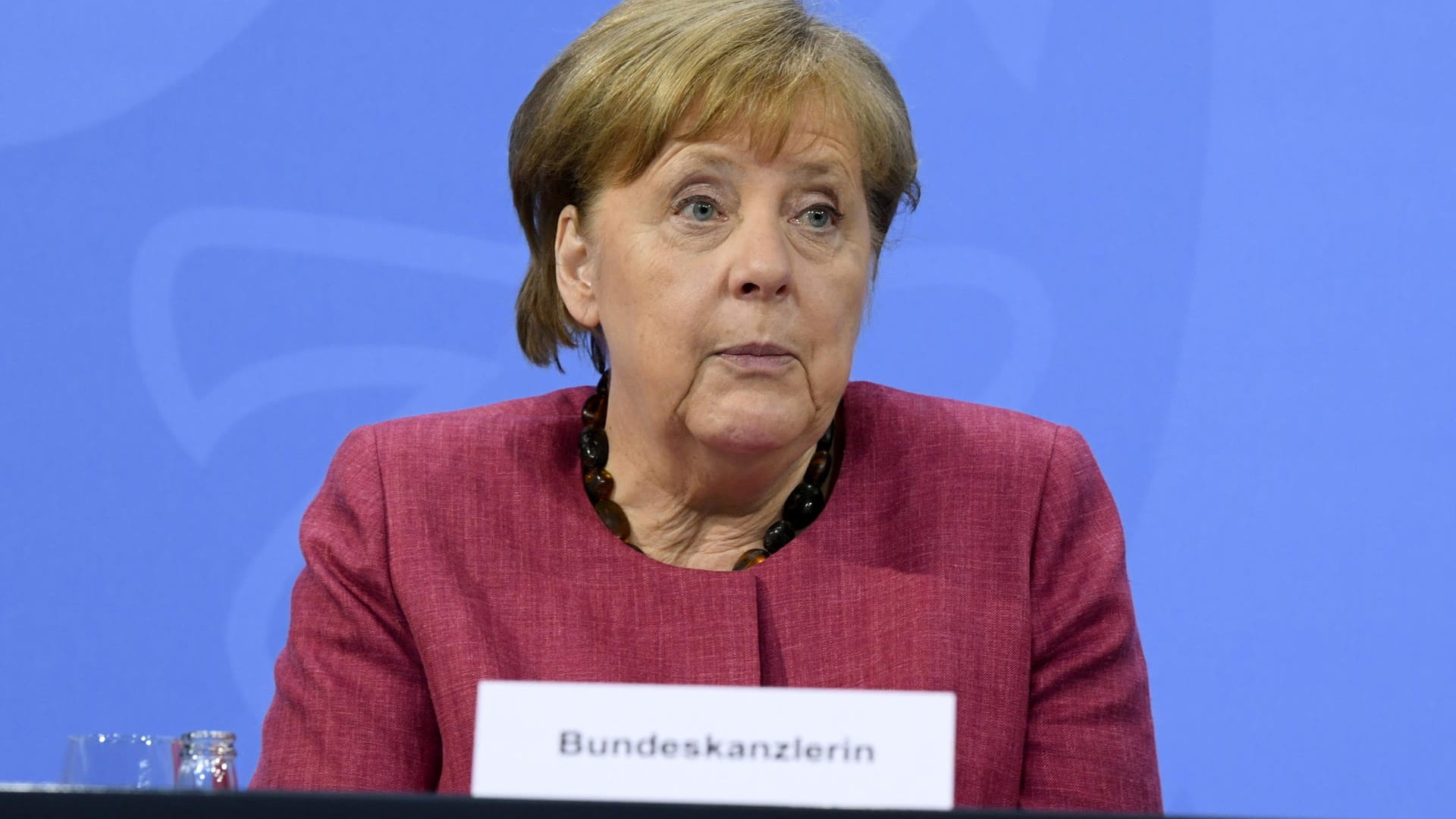 Bundeskanzlerin Angela Merkel bei einer Pressekonferenz (Archivbild). Medienberichte sagen, der dänische Geheimdienst hätte dabei geholfen, sie auszuspionieren.