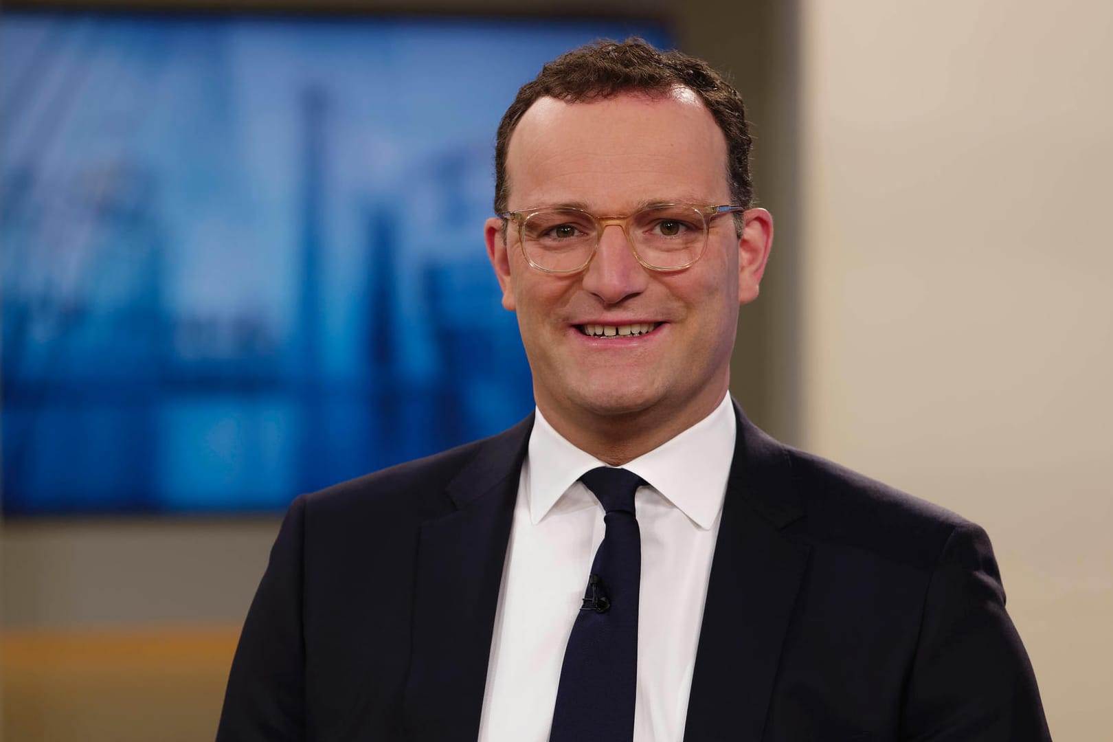 Jens Spahn musste bei "Anne Will" erklären, warum es in Testzentren offenbar zu Betrug gekommen ist.