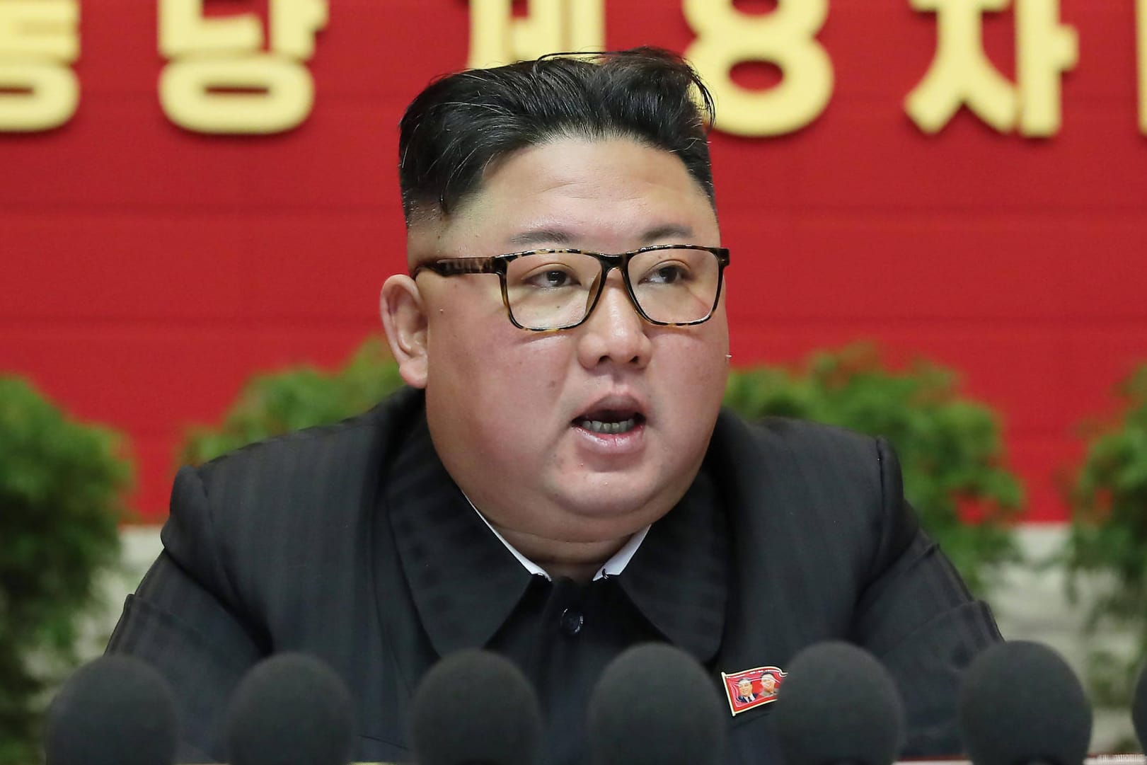 Nordkoreas Machthaber Kim Jong Un bei einer Rede vor dem Parteikongress (Archivbild). Seine Regierung hat die USA wegen der Südkoreapolitik kritisiert.